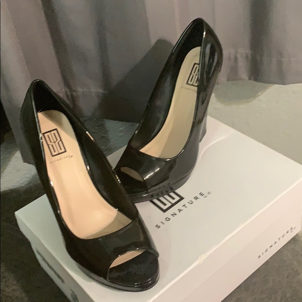 Shoes - Picture 2 of 6